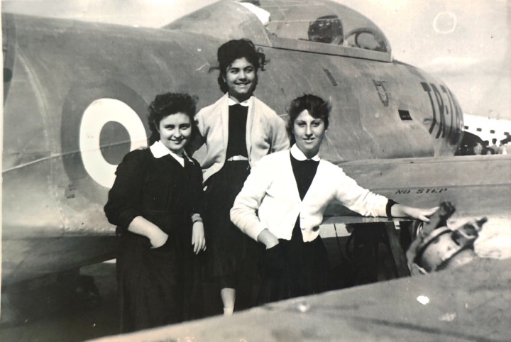 Στη φωτογραφία οι μαθήτριες απο αριστερά: Ευανθία Μπεκέ - Δημητριάδου, Καθολική Δημητριάδου - Ταμποκά, Ελευθερία Μουρσελλά - Δράκου