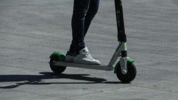 Ρόδος: Σφοδρή σύγκρουση μοτοσικλέτας με πατίνι - Στο Νοσοκομείο Ρόδου μεταφέρθηκαν τρία άτομα