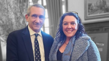 Αφιέρωμα στη Ρόδο, «το νησί του φωτός», στο Channel 4 του Ηνωμένου Βασιλείου, από τη διάσημη συγγραφέα Bettany Hughes στη γνωστή σειρά «Θησαυροί του κόσμου» (“Treasures of the World”)