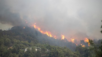 Ρόδος: Ελεύθερος με περιοριστικά μέτρα ο κατηγορούμενος για την καταστροφική φωτιά του 2021