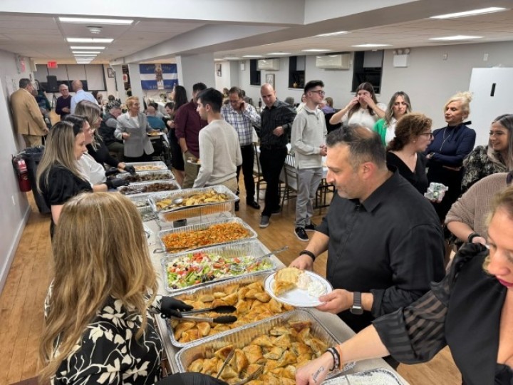 Κυριαρχούν τα παραδοσιακά εδέσματα. The traditional dishes dominate. (Photo-Sotiria Kontos).