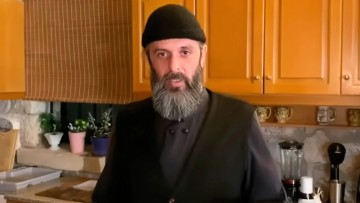 Στο κινητό του πατέρα Παρθένιου το δίκτυο ναρκωτικών και μεταναστών – Η 52χρονη που κινούσε τα νήματα