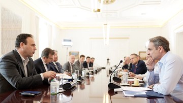 Ψηφιακή επαλήθευση ηλικίας και προστασία ανηλίκων: Τρία νέα εργαλεία από το Μαξίμου για καπνό, αλκοόλ και ιδιωτικές εκδηλώσεις