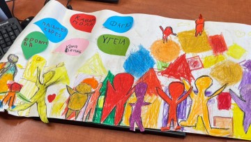 Οι ζωγραφιές των μαθητών του 17ου Νηπιαγωγείου Πόλεως Ρόδου «φώτισαν» το Δημαρχιακό Μέγαρο Ρόδου