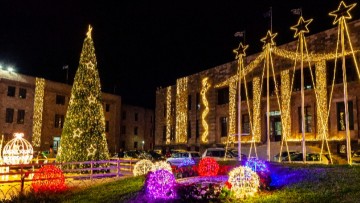 Παραχώρηση χριστουγεννιάτικων σπιτιών σε ενδιαφερόμενους επαγγελματίες από τη ΔΕΡΜ.Α.Ε.