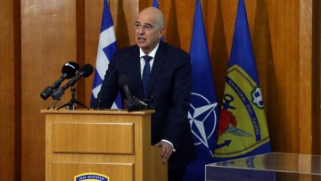Δένδιας για την Ημέρα των Ενόπλων Δυνάμεων: «Η Πατρίδα τιμά τους φρουρούς της Εθνικής Ασφάλειας»