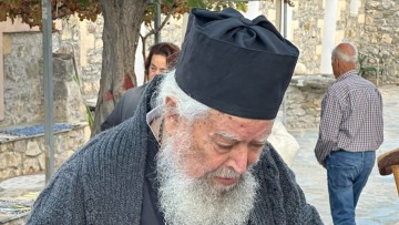 Ανησυχία για την υγεία του Γέροντα Αμφιλόχιου – Στην εντατική μετά από εγκεφαλικό