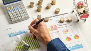 «Ηλεκτροσόκ» με «πράσινα» τιμολόγια, ρελέ ασφαλείας τα «μπλε» για τους καταναλωτές