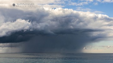 Κακοκαιρία BYRON: Ισχυρές βροχές και καταιγίδες για τις επόμενες 48 ώρες, οι 8 περιοχές σε κόκκινο συναγερμό