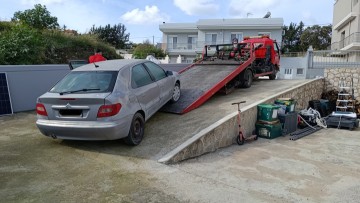 Δέκα εγκαταλελειμμένα οχήματα απομακρύνθηκαν σε Ρόδο και Λιμενική Ζώνη