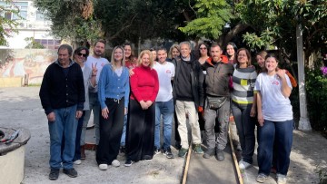 Χριστουγεννιάτικη ζεστασιά και αλληλεγγύη στον κήπο του ΚΑΠΗ Ρόδου