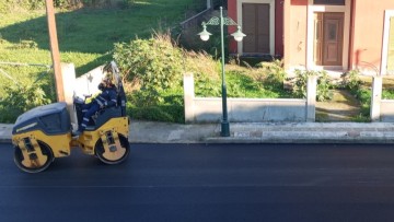Ξεκίνησαν οι εκτεταμένες ασφαλτοστρώσεις στην Ιαλυσό μετά τη θεομηνία Bora