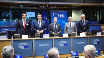 Γ. Χατζημάρκος από Βρυξέλλες για τουρισμό: Το “ορφανό παιδί” της ελληνικής οικονομίας και η αμηχανία απέναντι στην επιτυχία (audio)