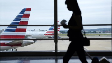 Δυσκολεύει το ταξίδι στις ΗΠΑ: Τουρίστες από 42 χώρες θα πρέπει να δίνουν ιστορικό πέντε ετών στα social media