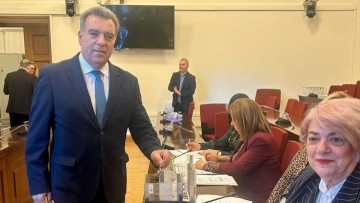 Με μεγάλη πλειοψηφία, ο Μάνος Κόνσολας εξελέγη Πρόεδρος της Επιτροπής Περιφερειών της Βουλής