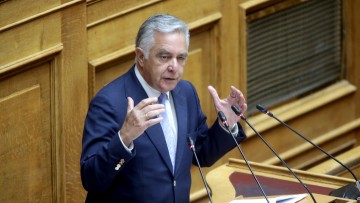 Ερώτηση του Βασίλη Α. Υψηλάντη για τον κίνδυνο μαζικού αποκλεισμού ξενοδοχειακών επιχειρήσεων από την παραχώρηση παραλίας
