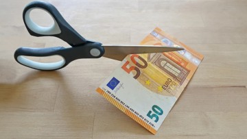 «ΝΙΚΗ»: Το σχέδιο λιτότητας και οι κίνδυνοι για την οικονομία της Ελλάδας