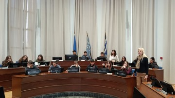 Μαθητές του Γυμνασίου Καλυθιών παρέδωσαν στον δήμαρχο Ρόδου προτάσεις για καλύτερη προσβασιμότητα στην πόλη