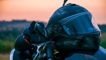 Νέος ΚΟΚ: Πάνω από 1.100 κλήσεις σε όλη τη χώρα  σε μία εβδομάδα για μη χρήση κράνους