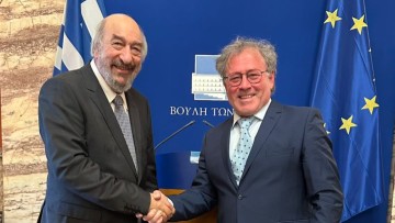 Συνάντηση Γ. Νικητιάδη με τον πρόεδρο της Ομοσπονδίας Ελληνικών Κοινοτήτων Γερμανίας Π. Δροσινάκη στη Βουλή