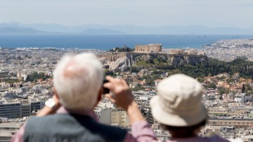 Από τη σύνταξη στον… ήλιο: Η Ελλάδα μαγνήτης για ξένους συνταξιούχους