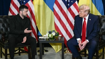 Η πολιτική στροφή στον πόλεμο της Ουκρανίας: Τραμπ και Ζελένσκι επανακαθορίζουν τις διαπραγματεύσεις