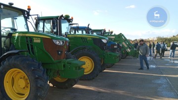 Στους δρόμους και οι αγρότες του νησιού μας