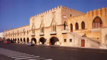 75 εκατ. ευρώ από το υπουργείο Εσωτερικών για τη μισθοδοσία του προσωπικού στις περιφέρειες