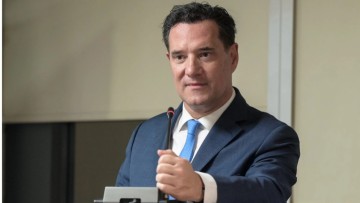 Άδ. Γεωργιάδης: «Φρένο στις προσλήψεις μέχρι το 2032»- Αναταράξεις στη φαρμακευτική αγορά