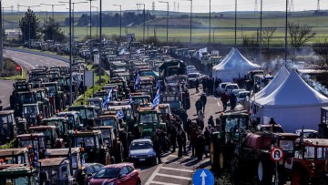 Π. Μαρινάκης: Χωρίς Αστυνομία δεν εφαρμόζεται ο νόμος – Στις 15:00 η συνάντηση Κ. Μητσοτάκη με εκπροσώπους των μπλόκων