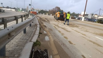 Επιχείρηση καθαρισμού στην παραλία «Ζέφυρος»