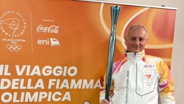 Ροδίτης λαμπαδηφόρος στους Χειμερινούς Ολυμπιακούς Αγώνες Milano Cortina 2 (βίντεο)
