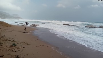Οι μελέτες για την αντιμετώπιση του φαινομένου της διάβρωσης των ακτών στη δυτική πλευρά