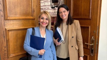 Το ζήτημα των ξεναγών και των ενσήμων τους έθεσε η Μίκα Ιατρίδη στην υπουργό Εργασίας, Νίκη Κεραμέως