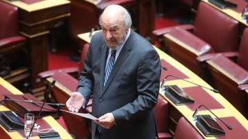 Νικητιάδης προς Τσιάρα: «Οι κλειστές κομματικές συσκέψεις δε λύνουν το πρόβλημα του λαγοκέφαλου»