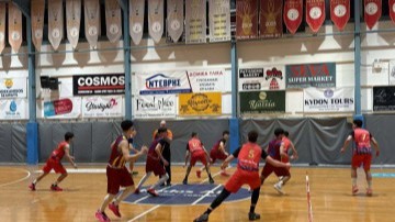 Επεισόδια σε αγώνα εφήβων στην Ιαλυσό: Τρεις συλλήψεις μετά την εισβολή φιλάθλων στο παρκέ