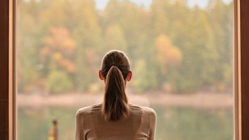 Μαρία Καρίκη: Γιατί κλεινόμαστε στον εαυτό μας;