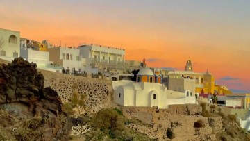 Airbnb στο Αιγαίο: Σε Σαντορίνη, Ρόδο Μύκονο οι μισές καταχωρήσεις, στην Πάρο τα περισσότερα έσοδα