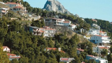 Το ΣτΕ παγώνει νέα τακτοποίηση-σκούπα για τα μεγάλα αυθαίρετα