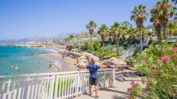 HolidayCheck: Κρήτη, Ρόδος και Κως στο επίκεντρο της ζήτησης των Γερμανών το 2026 – Που κυμαίνονται οι τιμές των πακετων