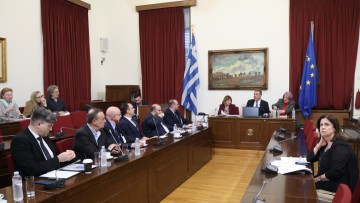 Μάνος Κόνσολας: «Ο τουρισμός να συνδεθεί με έννοιες όπως η φέρουσα ικανότητα, η ανθεκτικότητα και η αειφορία»