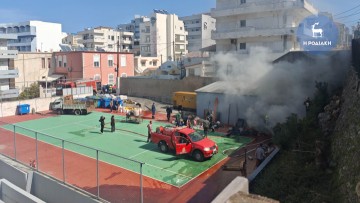 Φωτιά σε αποθήκη στην πόλη της Ρόδου - Άμεση κινητοποίηση της Πυροσβεστικής