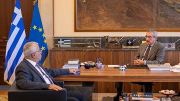 Συνάντηση εργασίας του περιφερειάρχη Νοτίου Αιγαίου με τον διοικητή του Γενικού Νοσοκομείου Ρόδου