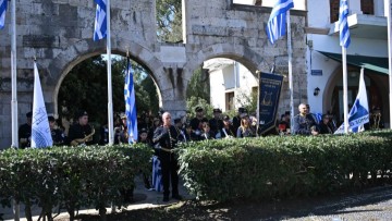 Θερμό χειροκρότημα για τις Φιλαρμονικές Κω και Ωραιοκάστρου στην παρέλαση της 7ης Μαρτίου