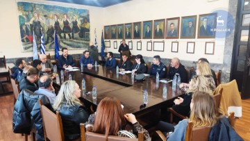 Κοινή βούληση δημοτικής αρχής και ιδιοκτητών ημερόπλοιων ν’ αλλάξει η κατάσταση με τα πούλμαν στο κέντρο