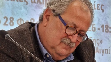 "O Μιχάλης Μαυρίκος δώρισε τα έσοδα του βιβλίου του στη Δωδεκανησιακή Μέλισσα"