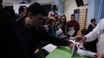 ΠΑΣΟΚ: Στην τελική ευθεία για το συνέδριο μετά τη συμμετοχή των 150.000 στις κάλπες