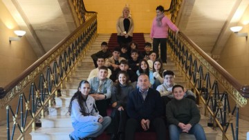 Μαθητές από σχολεία της Δωδεκανήσου επισκέφθηκαν τη Βουλή – Η ανάρτηση του Γιάννη Παππά