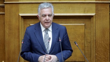 Ο Βασίλης Α. Υψηλάντη στην Ολομέλεια της Βουλής ζήτησε τη μέριμνα του κράτους στο ενδεχόμενο αυξήσεων σε ακτοπλοϊκά και αεροπορικά εισιτήρια στα νησιά λόγω του πολέμου