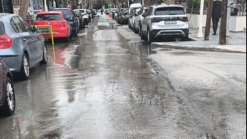 Συμβαίνει τώρα: Διαρροή από κεντρικό αποχετευτικό αγωγό στο κέντρο της Ρόδου